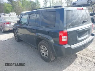 2008 Jeep Patriot Sport with VIN 1J8FT28W98D762682, listed as a IAAI auction lot 41944608 with 189,000 mi miles. Bid and sale history available at carsss.com. Image 3.
