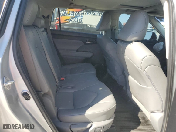 2021 Toyota Highlander XLE with VIN 5TDGZRAH0MS537502, listed as a Copart auction lot 49707535 with 67,603 mi miles and Salvage Title. Bid and sale history available at carsss.com. Image 11.