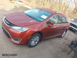 2018 Chrysler Pacifica Touring L with VIN 2C4RC1BG6JR294073, listed as a IAAI auction lot 41800826 with 88,888 mi miles. Bid and sale history available at carsss.com. Image 18.