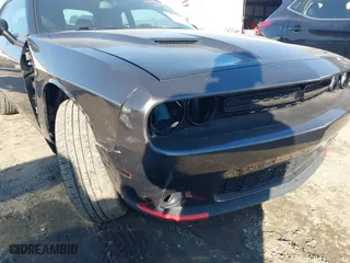 2019 Dodge Challenger SXT with VIN 2C3CDZGGXKH683563, listed as a IAAI auction lot 41320137 with 60,490 mi miles. Bid and sale history available at carsss.com. Image 19.