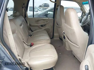 2000 Ford Expedition Eddie Bauer with VIN 1FMRU17L6YLA85238, listed as a IAAI auction lot 42629535 with Not provided miles and . Bid and sale history available at DreamBid. Image 8.