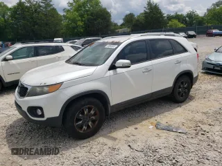 2012 Kia Sorento LX z VIN 5XYKT3A67CG211845, wystawiony jako Copart lot #60693565 z przebiegiem 221 695 mil mil oraz Czysty tytuł • Clean title. Historia ofert i sprzedaży dostępna na DreamBid. Obrazek 1.