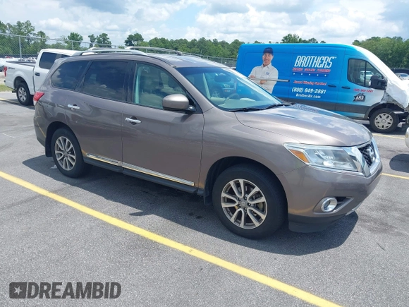 2014 Nissan Pathfinder SV z VIN 5N1AR2MMXEC639636, wystawiony jako IAAI lot #42475668 z przebiegiem 184 578 mil mil oraz . Historia ofert i sprzedaży dostępna na DreamBid. Obrazek 1.