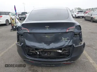 2021 Tesla Model Y Long Range with VIN 5YJYGDEEXMF092901, listed as a IAAI auction lot 42164866 with 61,240 mi miles and . Bid and sale history available at carsss.com. Image 6.