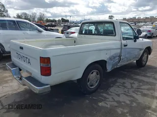 1992 Toyota Pickup DLX z VIN 4TARN81PXNZ004395, wystawiony jako IAAI lot #41729264 z przebiegiem 137 289 mil mil oraz . Historia ofert i sprzedaży dostępna na DreamBid. Obrazek 4.