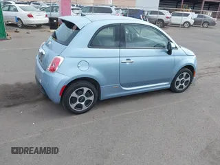 2015 FIAT 500e z VIN 3C3CFFGE1FT503214, wystawiony jako IAAI lot #42260391 z przebiegiem 52 403 mil mil oraz . Historia ofert i sprzedaży dostępna na DreamBid. Obrazek 4.