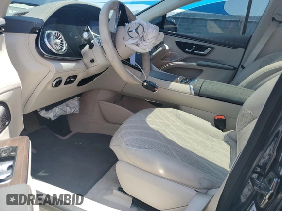 2022 Mercedes-Benz EQS 580 z VIN W1KCG4EB1NA021781, wystawiony jako Copart lot #53314125 z przebiegiem 22 867 mil mil oraz Nie do naprawy. Historia ofert i sprzedaży dostępna na DreamBid. Obrazek 7.