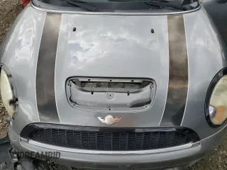 2007 MINI Hardtop S z VIN WMWMF73557TL90986, wystawiony jako Copart lot #57850585 z przebiegiem 185 423 mil mil oraz Szkoda całkowita • Salvage title. Historia ofert i sprzedaży dostępna na DreamBid. Obrazek 11.