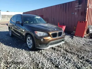 2015 BMW X1 sDrive28i with VIN WBAVM1C54FV316825, listed as a Copart auction lot 83592644 with 76,823 mi miles and Salvage Title. Bid and sale history available at carsss.com. Image 14.