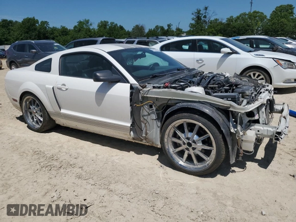 2007 Ford Mustang GT Deluxe with VIN 1ZVHT82H475311629, listed as a Copart auction lot 61920705 with 111,557 mi miles and Clean title. Bid and sale history available at DreamBid. Image 4.