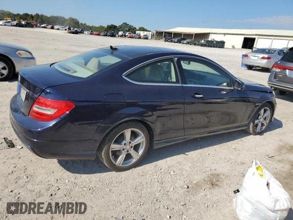 2015 Mercedes-Benz C 250 z VIN WDDGJ4HB6FG370187, wystawiony jako Copart lot #88162875 z przebiegiem 102 961 mil mil oraz Czysty tytuł • Clean title. Historia ofert i sprzedaży dostępna na DreamBid. Obrazek 3.
