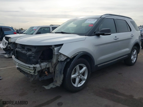 2019 Ford Explorer XLT with VIN 1FM5K7DHXKGA09853, listed as a IAAI auction lot 41597540 with 109,726 mi miles. Bid and sale history available at carsss.com. Image 2.