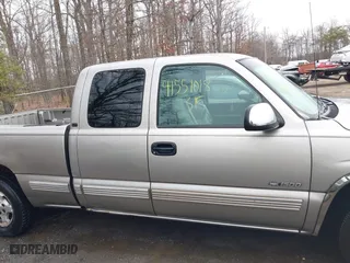 2000 Chevrolet Silverado 1500 LS with VIN 2GCEC19T1Y1380448, listed as a IAAI auction lot 41551018 with 236,697 mi miles. Bid and sale history available at carsss.com. Image 13.
