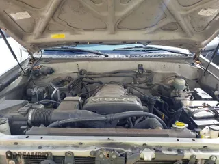 2004 Toyota Sequoia SR5 with VIN 5TDZT34A84S209752, listed as a IAAI auction lot 41953699 with 167,262 mi miles. Bid and sale history available at carsss.com. Image 10.