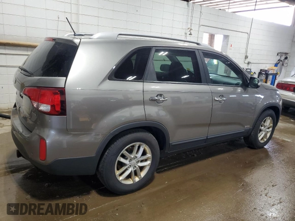 2015 Kia Sorento LX with VIN 5XYKTCA68FG642621, listed as a Copart auction lot 62039005 with 122,579 mi miles and Clean title. Bid and sale history available at DreamBid. Image 3.