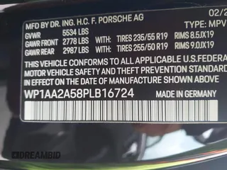 2023 Porsche Macan with VIN WP1AA2A58PLB16724, listed as a IAAI auction lot 41938233 with 19,660 mi miles. Bid and sale history available at carsss.com. Image 9.