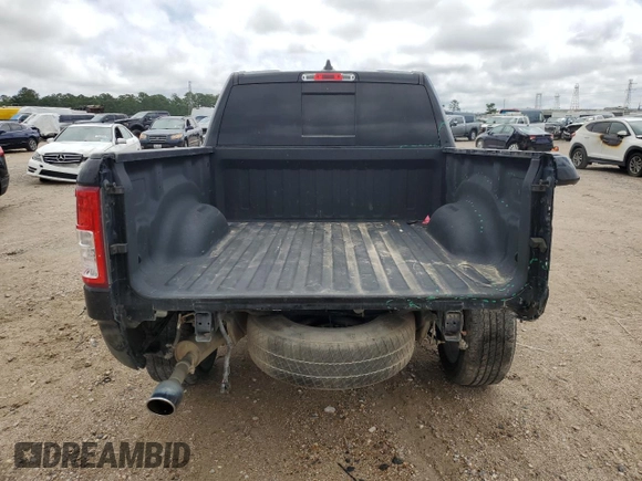 2021 Ram 1500 Big Horn z VIN 1C6RREFT4MN750643, wystawiony jako Copart lot #55787175 z przebiegiem 102 014 mil mil oraz Szkoda całkowita • Salvage title. Historia ofert i sprzedaży dostępna na DreamBid. Obrazek 6.