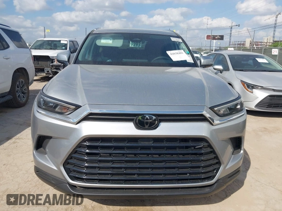 2024 Toyota Highlander XLE with VIN 5TDAAAA55RS017176, listed as a IAAI auction lot 42038401 with 14 mi miles and . Bid and sale history available at DreamBid. Image 12.