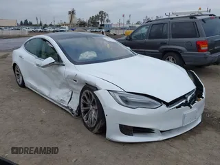 2017 Tesla Model S 100D z VIN 5YJSA1E20HF199439, wystawiony jako IAAI lot #42208244 z przebiegiem 48 601 mil mil oraz . Historia ofert i sprzedaży dostępna na DreamBid. Obrazek 1.
