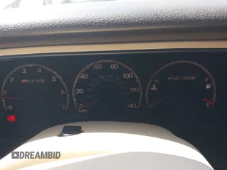 2005 Lincoln Navigator Luxury with VIN 5LMFU27535LJ04900, listed as a IAAI auction lot 42050316 with 293,904 mi miles. Bid and sale history available at carsss.com. Image 7.