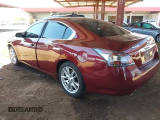 2013 Nissan Maxima SV z VIN 1N4AA5AP2DC822898, wystawiony jako IAAI lot #41992491 z przebiegiem 152 328 mil mil oraz . Historia ofert i sprzedaży dostępna na DreamBid. Obrazek 3.