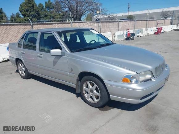 2000 Volvo S70 with VIN YV1LS61J8Y2651811, listed as a IAAI auction lot 41867862 with 174,509 mi miles. Bid and sale history available at carsss.com. Image 1.