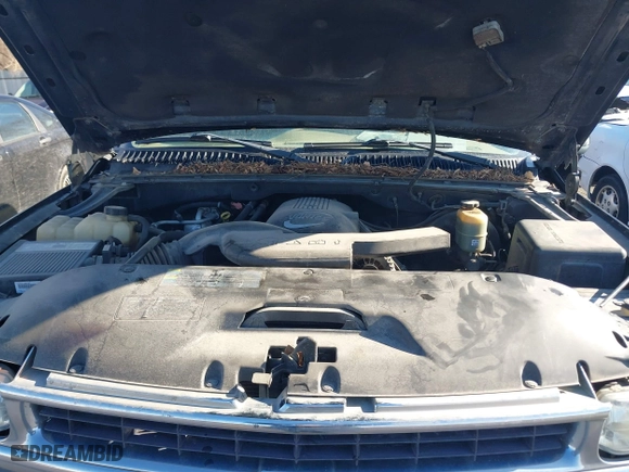 2002 Chevrolet Tahoe LT with VIN 1GNEK13Z72R137488, listed as a IAAI auction lot 41604813 with 200,037 mi miles. Bid and sale history available at carsss.com. Image 10.