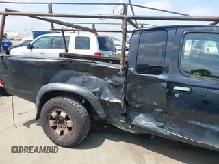 1999 Nissan Frontier XE z VIN 1N6ED26Y5XC321492, wystawiony jako IAAI lot #42116307 z przebiegiem 446 841 mil mil oraz . Historia ofert i sprzedaży dostępna na DreamBid. Obrazek 6.