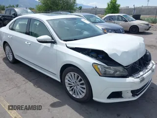 2017 Volkswagen Passat SE z VIN 1VWBT7A36HC068828, wystawiony jako IAAI lot #42349037 z przebiegiem 112 521 mil mil oraz . Historia ofert i sprzedaży dostępna na DreamBid. Obrazek 1.