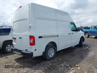 2021 Nissan NV Cargo SV z VIN 1N6BF0LY9MN808457, wystawiony jako IAAI lot #41994149 z przebiegiem 132 571 mil mil oraz . Historia ofert i sprzedaży dostępna na DreamBid. Obrazek 4.