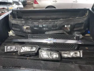 2005 Chevrolet Silverado 1500 LS with VIN 2GCEC19V151298149, listed as a IAAI auction lot 41904701 with 260,054 mi miles. Bid and sale history available at carsss.com. Image 12.