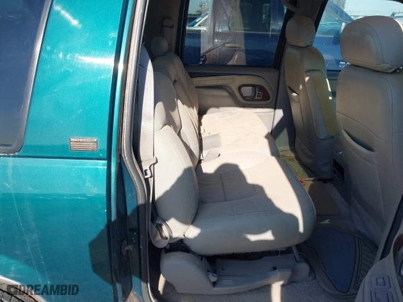 1996 GMC Suburban with VIN 1GDEC16R5TJ742543, listed as a IAAI auction lot 41910103 with 159,469 mi miles. Bid and sale history available at carsss.com. Image 8.
