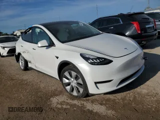 2021 Tesla Model Y Standard Range z VIN 5YJYGDED4MF107030, wystawiony jako Copart lot #66382913 z przebiegiem 39 024 mil mil oraz Szkoda całkowita • Salvage title. Historia ofert i sprzedaży dostępna na DreamBid. Obrazek 4.