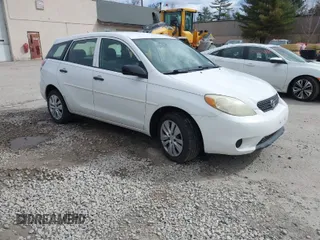 2006 Toyota Matrix STD with VIN 2T1KR32E56C562970, listed as a IAAI auction lot 42055145 with 191,458 mi miles and . Bid and sale history available at carsss.com. Image 1.