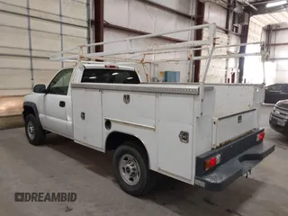 2004 GMC Sierra 1500 with VIN 1GDHC24U94E215240, listed as a IAAI auction lot 41332466 with 104,000 mi miles and . Bid and sale history available at DreamBid. Image 3.