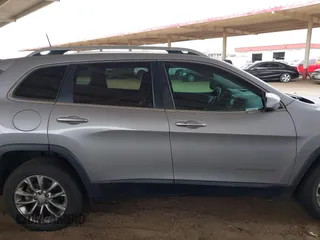2019 Jeep Cherokee Latitude Plus with VIN 1C4PJLLB9KD109711, listed as a IAAI auction lot 41917339 with 115,320 mi miles. Bid and sale history available at carsss.com. Image 13.