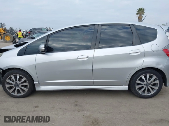 2013 Honda Fit Sport with VIN JHMGE8H58DC003021, listed as a IAAI auction lot 42120318 with 233,056 mi miles. Bid and sale history available at carsss.com. Image 15.