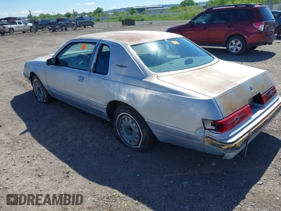 1984 Ford Thunderbird z VIN 1FABP4632EH220641, wystawiony jako IAAI lot #42325000 z przebiegiem 6094 mil mil oraz . Historia ofert i sprzedaży dostępna na DreamBid. Obrazek 3.