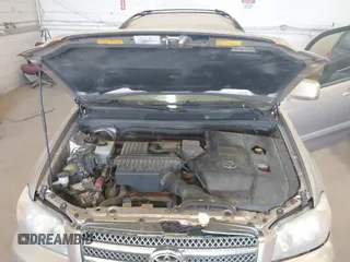 2006 Toyota Highlander Hybrid with VIN JTEDW21A260013713, listed as a IAAI auction lot 42133296 with 261,797 mi miles. Bid and sale history available at carsss.com. Image 10.