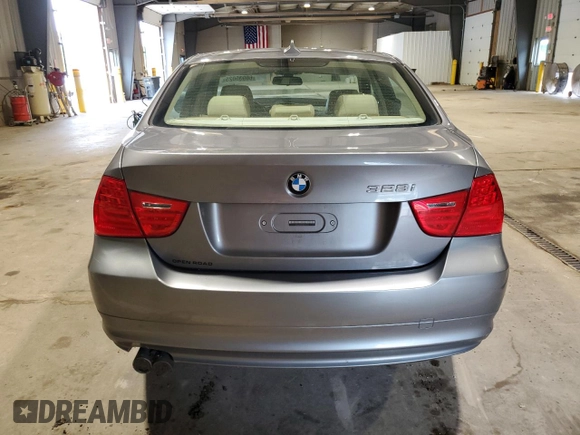 2009 BMW 3 Series 328i xDrive with VIN WBAPK53519A511752, listed as a Copart auction lot 60935025 with 129,307 mi miles and Salvage title. Bid and sale history available at DreamBid. Image 6.