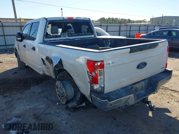 2019 Ford Super Duty F-250 SRW XL with VIN 1FT7W2A61KEG05954, listed as a IAAI auction lot 40849760 with 191,581 mi miles. Bid and sale history available at carsss.com. Image 3.