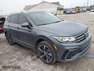 2022 Volkswagen Tiguan SEL R-Line with VIN 3VV4B7AX1NM159048, listed as a IAAI auction lot 41352532 with 33,394 mi miles. Bid and sale history available at carsss.com. Image 1.