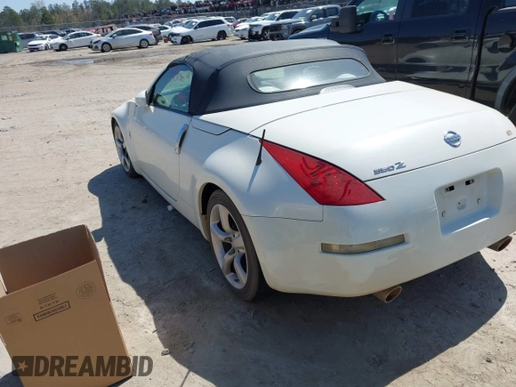 2006 Nissan 350Z Touring with VIN JN1AZ36A96M452478, listed as a IAAI auction lot 41843993 with 211,567 mi miles. Bid and sale history available at carsss.com. Image 3.