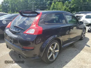 2013 Volvo C30 T5 z VIN YV1672MK5D2309013, wystawiony jako Copart lot #58766754 z przebiegiem 106 960 mil mil oraz Szkody całkowita. Historia ofert i sprzedaży dostępna na DreamBid. Obrazek 3.