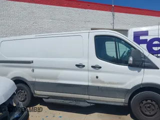 2019 Ford Transit z VIN 1FTYR1YG6KKA31664, wystawiony jako IAAI lot #42004855 z przebiegiem 132 828 mil mil oraz . Historia ofert i sprzedaży dostępna na DreamBid. Obrazek 13.
