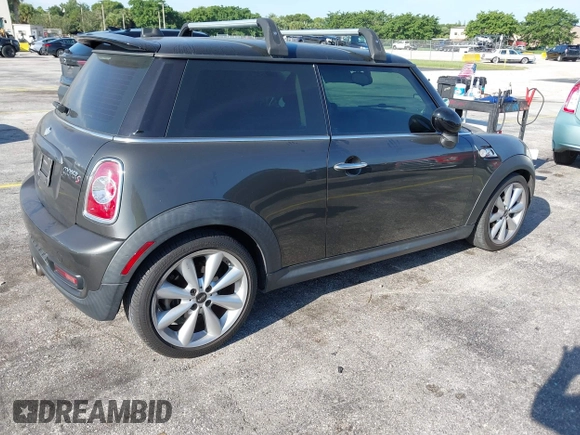 2012 MINI Hardtop S с VIN WMWSV3C58CTY17722, выставлен на аукционе IAAI как лот 42698588 с пробегом 98 511 миль миль и . История ставок и продаж доступна на DreamBid. Изображение 4.