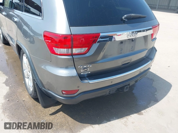 2013 Jeep Grand Cherokee Overland with VIN 1C4RJFCG2DC611877, listed as a IAAI auction lot 41910800 with 151,457 mi miles. Bid and sale history available at carsss.com. Image 6.