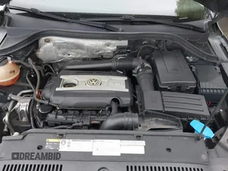 2013 Volkswagen Tiguan SE z VIN WVGBV3AX9DW088326, wystawiony jako IAAI lot #42320279 z przebiegiem 126 840 mil mil oraz . Historia ofert i sprzedaży dostępna na DreamBid. Obrazek 10.
