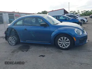 2018 Volkswagen Beetle S z VIN 3VWFD7AT5JM710121, wystawiony jako IAAI lot #41264655 z przebiegiem 37 871 mil mil oraz . Historia ofert i sprzedaży dostępna na DreamBid. Obrazek 13.