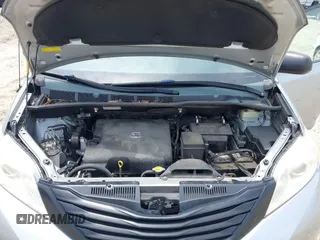 2014 Toyota Sienna L z VIN 5TDZK3DC5ES524062, wystawiony jako IAAI lot #42601245 z przebiegiem 130 892 mil mil oraz . Historia ofert i sprzedaży dostępna na DreamBid. Obrazek 10.